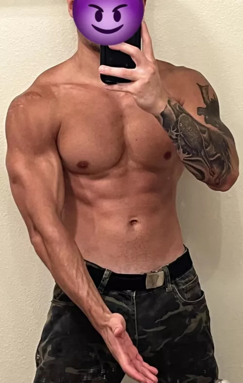 [23] Ever took a big HARD throbbing dick from a 6’3 military dude? 😈🦍 by TheeGuyDerek
