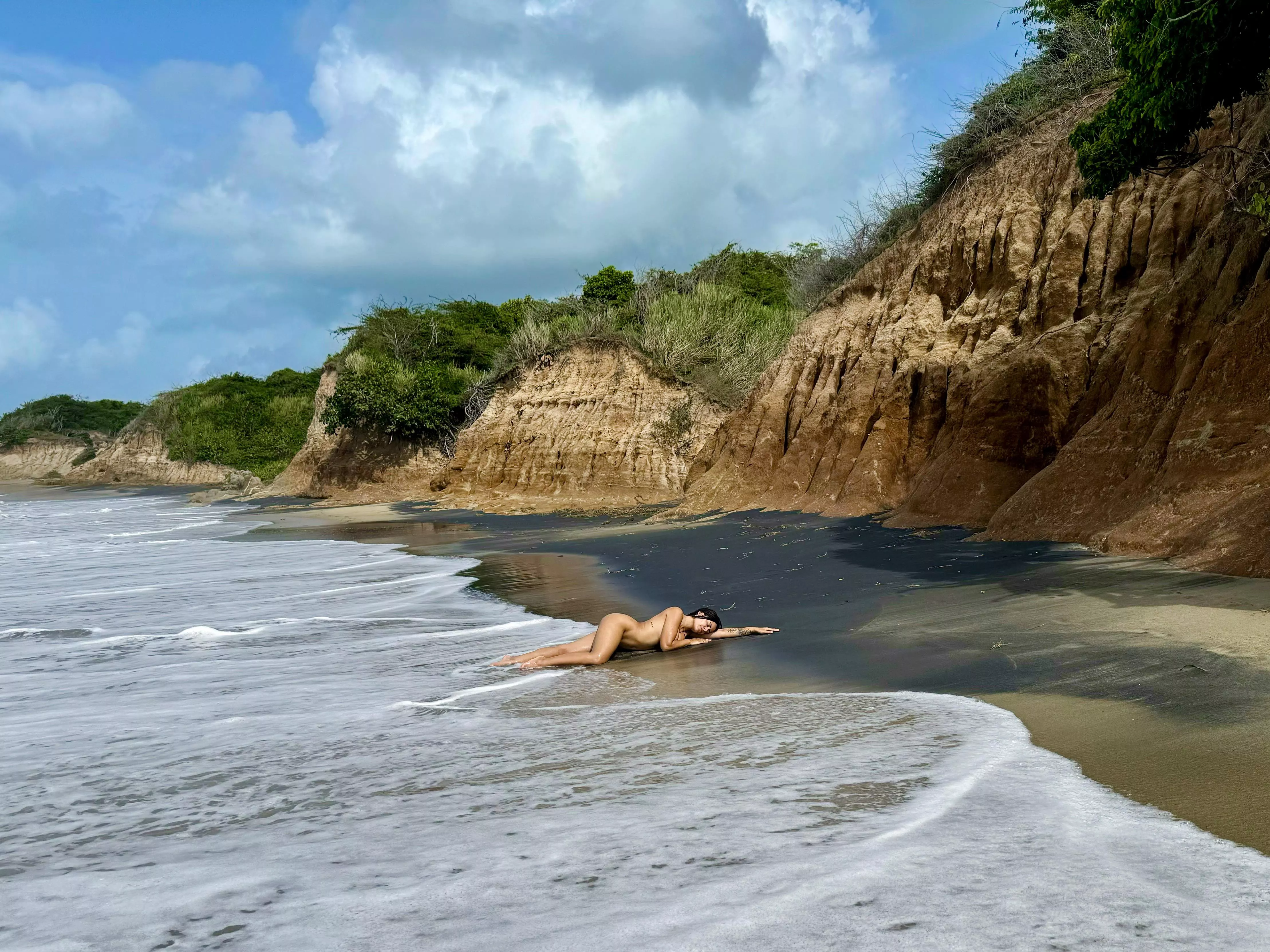 A beautiful seascape posted by AdventureJuntos