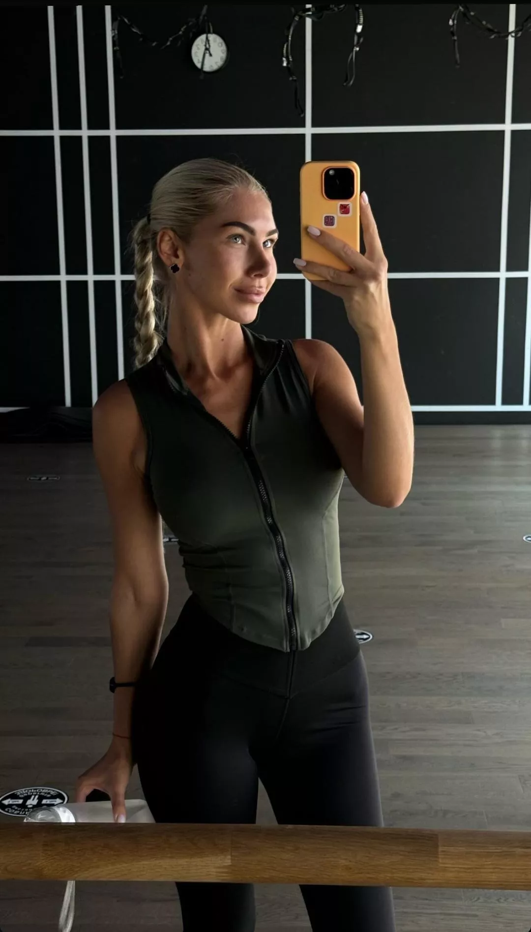 Keeping in shape 💐  posted by L33v1