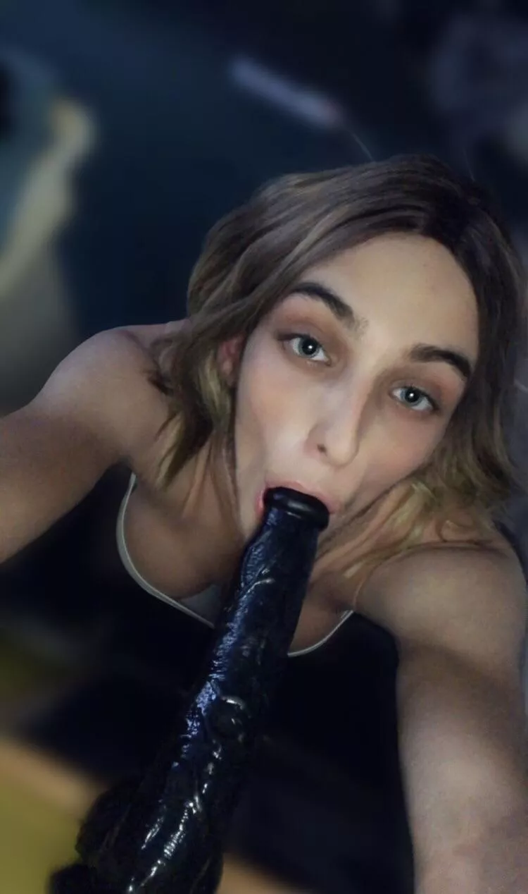 Am I pretty on my knees? 💜 posted by SissyBoySammie