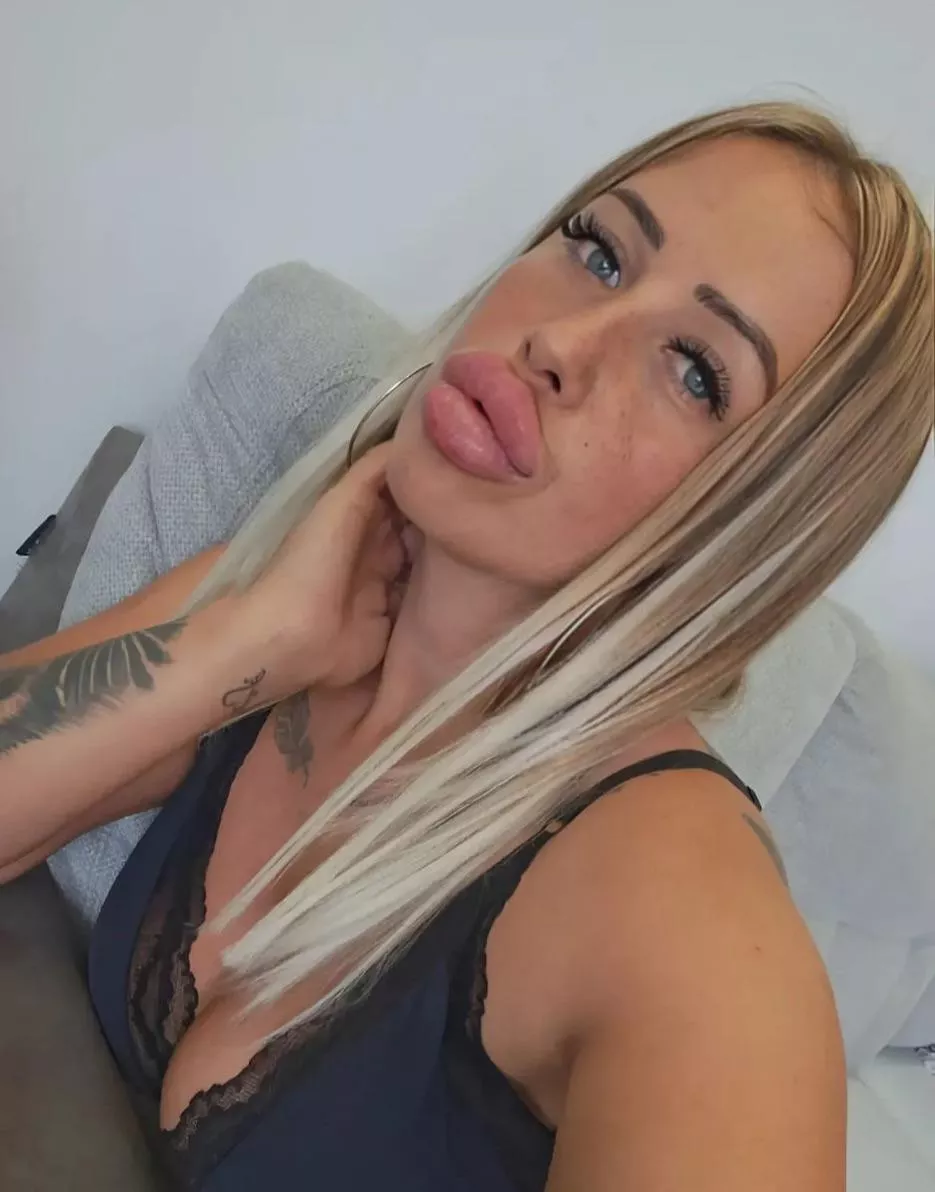 Blonde perfection posted by merlinn123