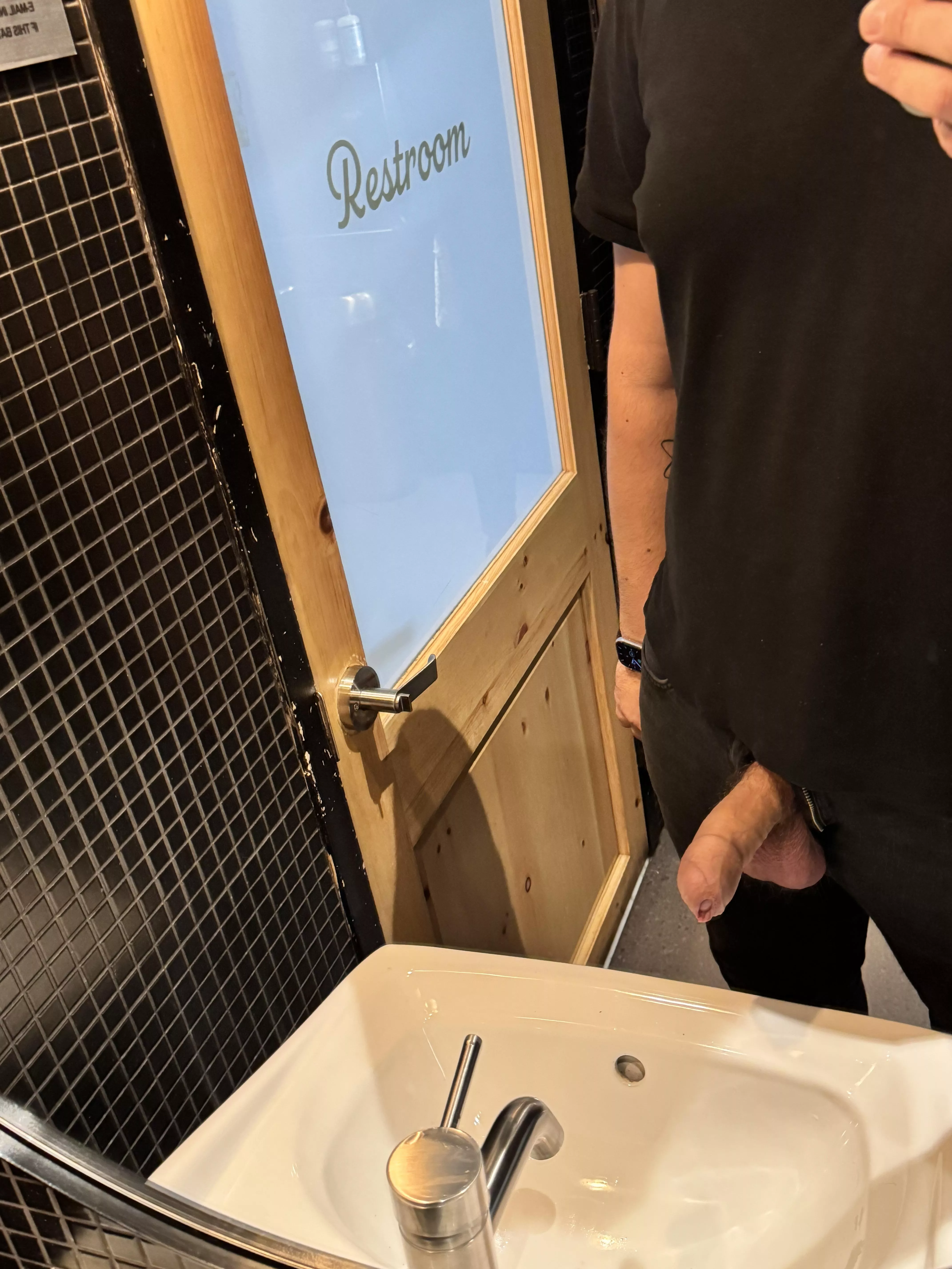 Felt horny at a pub, and could resist 😈💦 posted by Mr__Ursus