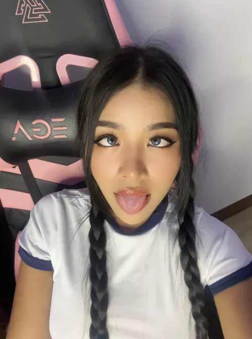 I send pics like this to guys who top my KD in MW3 so they can get a release between rounds. by xeneen3