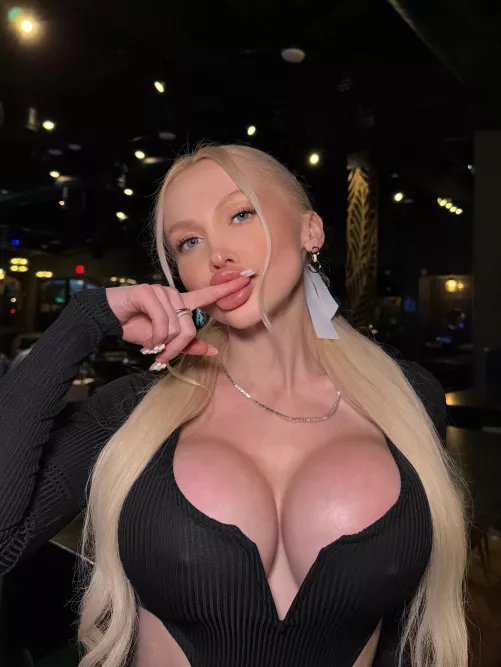 Iconic pose to show off my overfilled pillows by YesBabyLisa_