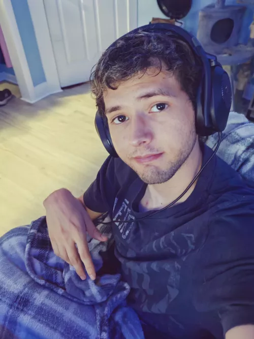 Looking to make friends my age 23 by DylansBCC