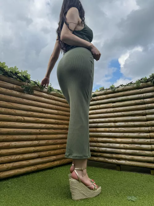 Pick me up for datenight? 🤭😌 by Myla_feet