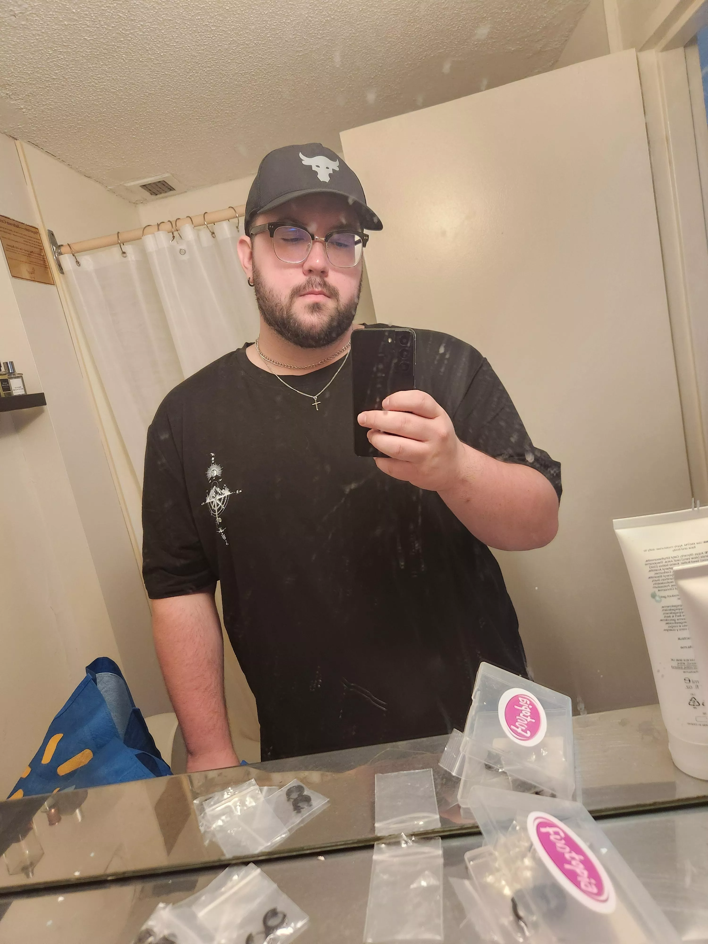 Please excuse the dirty mirror  posted by Wardzkii