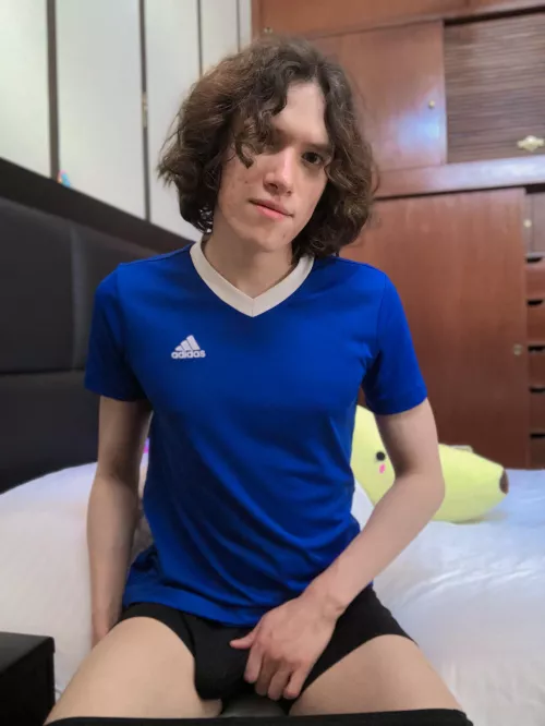 Would you sit next to me at the locker room and chat? by Kevingoodboytwink