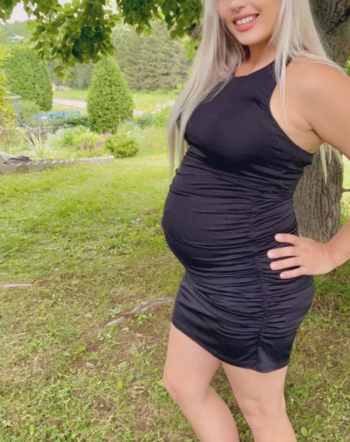 25 weeks into pregnancy is making me glowing ✨🔥 do you want to see some more of me? by Xmilkyxway