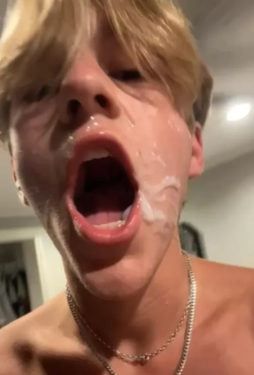 25 year old trynna make a hot group chat. Snap me at GayStudDick with face pic. Don’t be a boring person. by GayMonsterCock