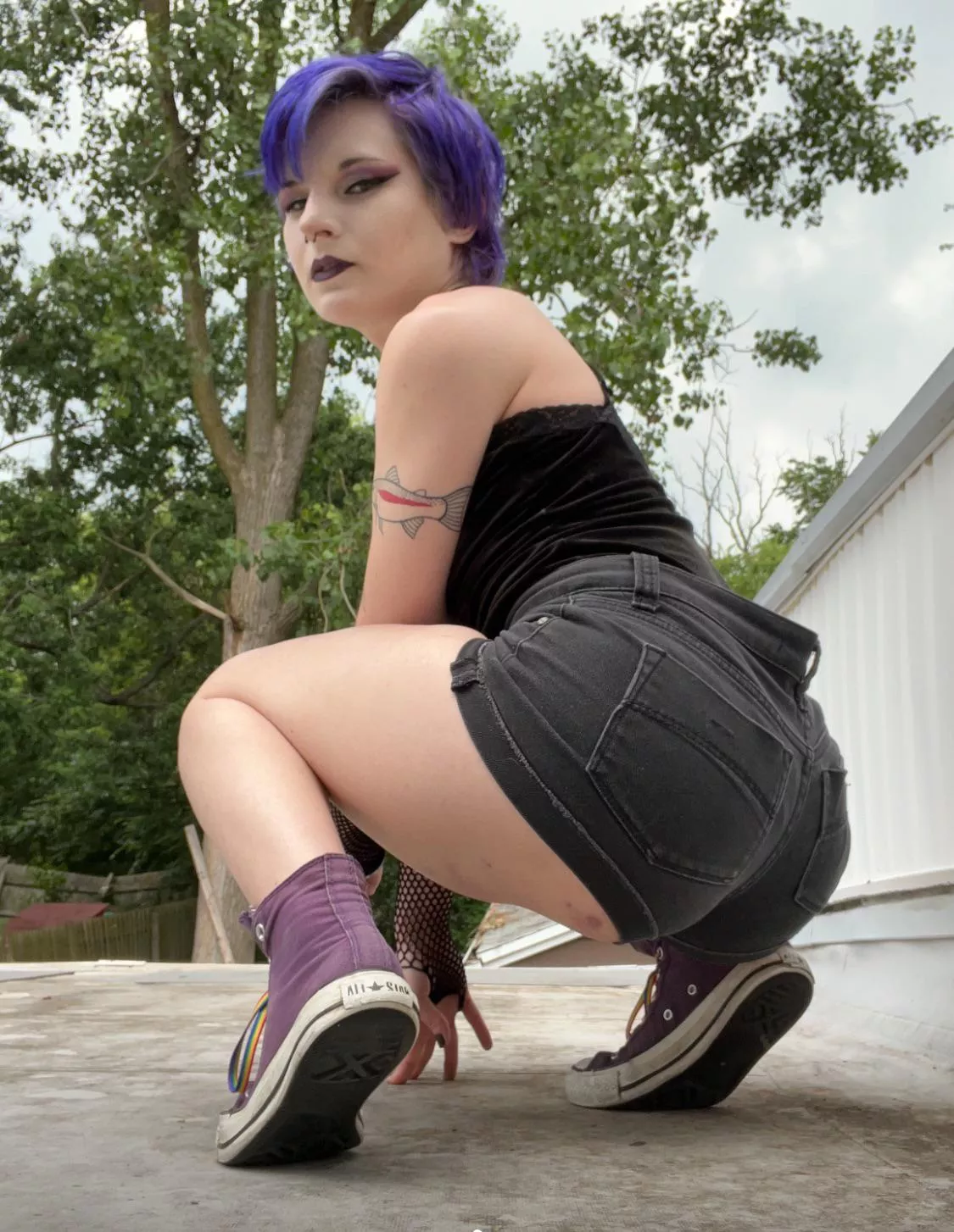 A goth girl with a sexy pair of chucks is so powerful  posted by desirebeedesirego