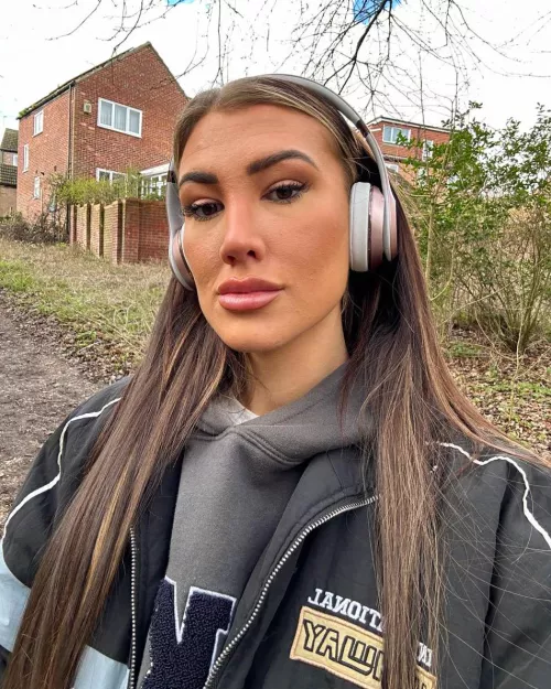 Am I classy girlfriend? by HomeFar1276