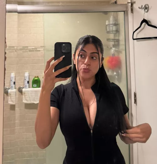 Big in black  by anonymous123456_