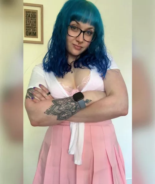 big, strong & dressed in pink 💪🏻😌💖 by AndieHart98