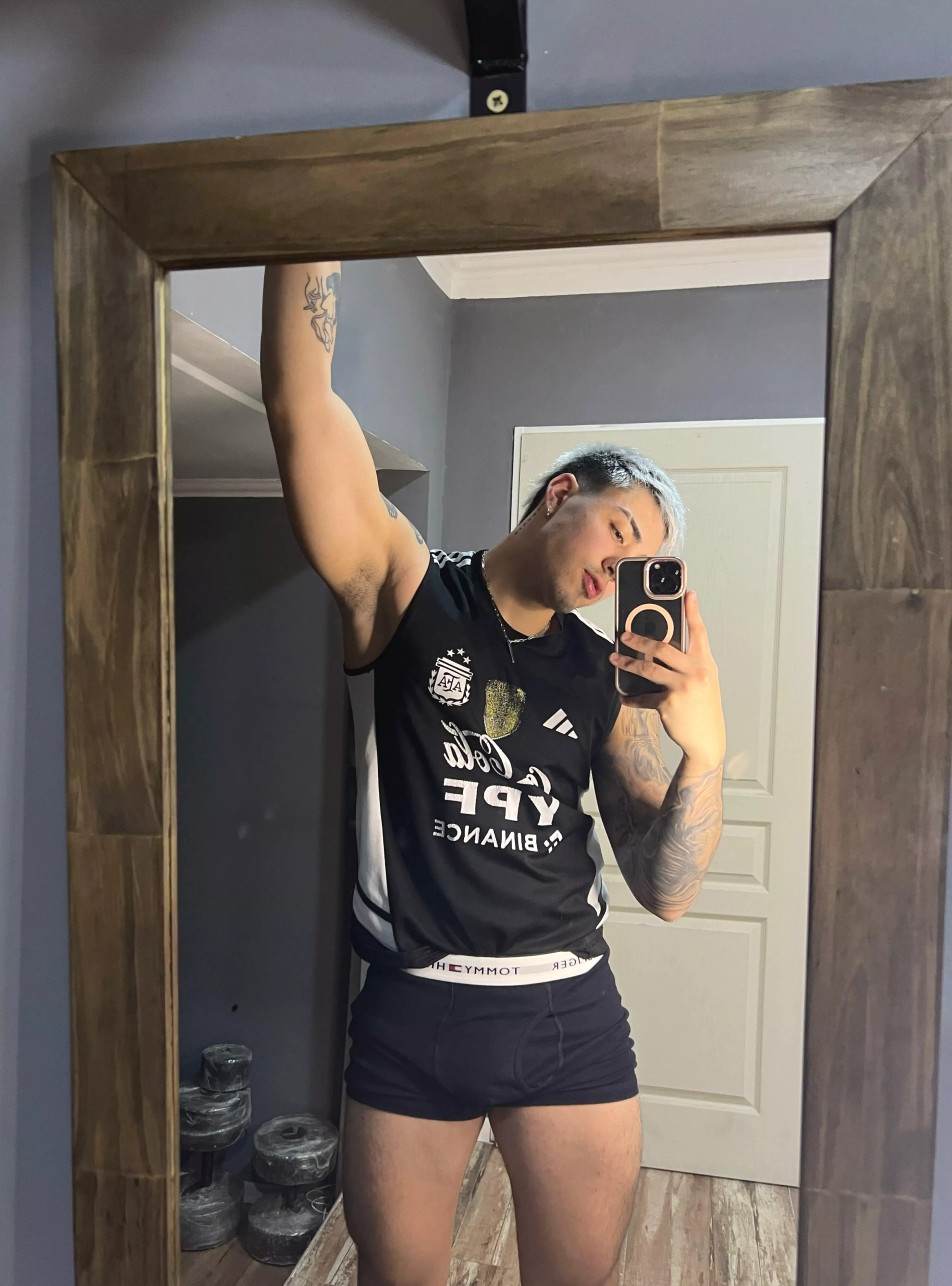 Caution: toxic armpit ahead! Are you game for a sniff? posted by ZaynReed