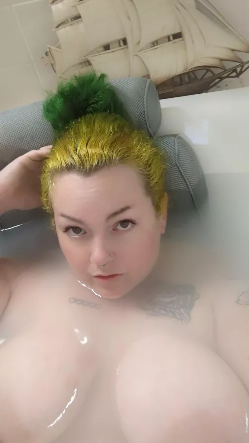 Cool bath for a hot day by TraumaDrama0