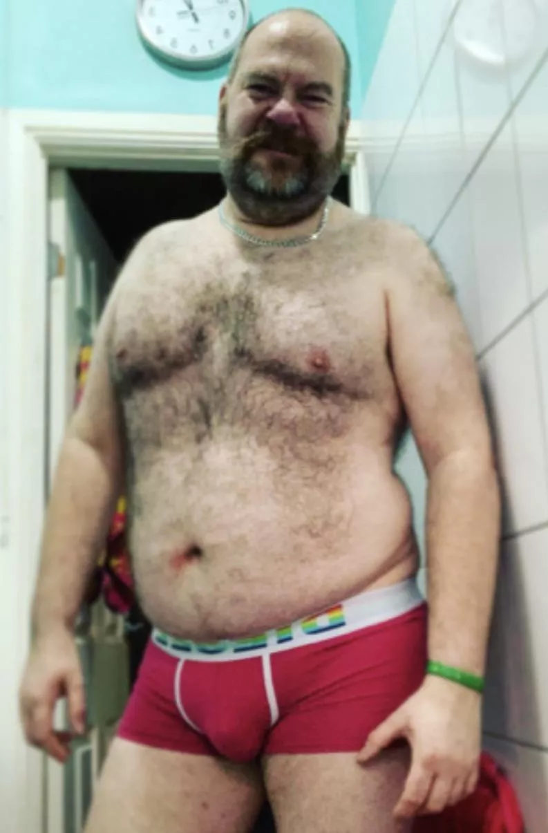 First post in group, 54 UK posted by MessyM00se