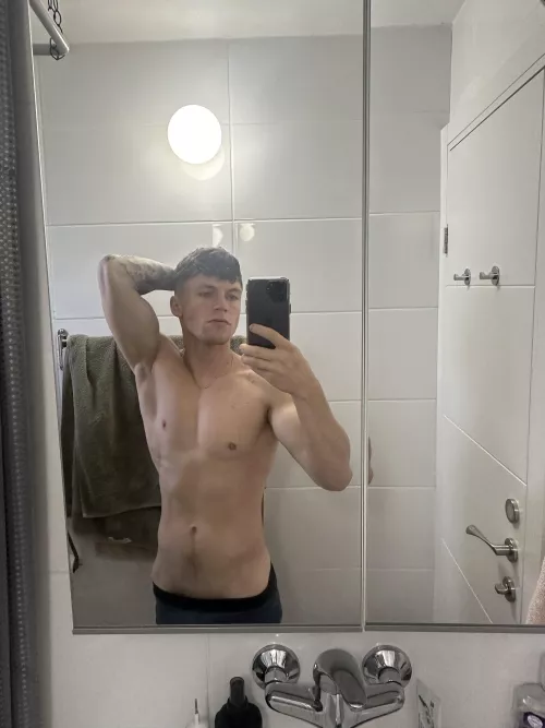 Get your head in there boy  by MasterShelvi