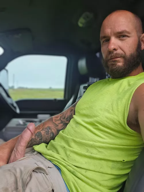 Horny AF, entertain me in my DMs!  by Urnextdoorneighbors