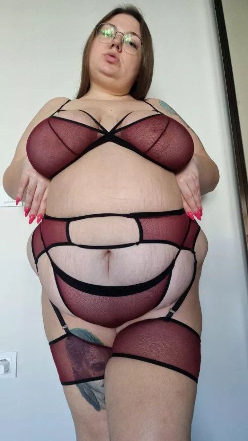 I like the belt on my fat belly by Alicemarsovabbw