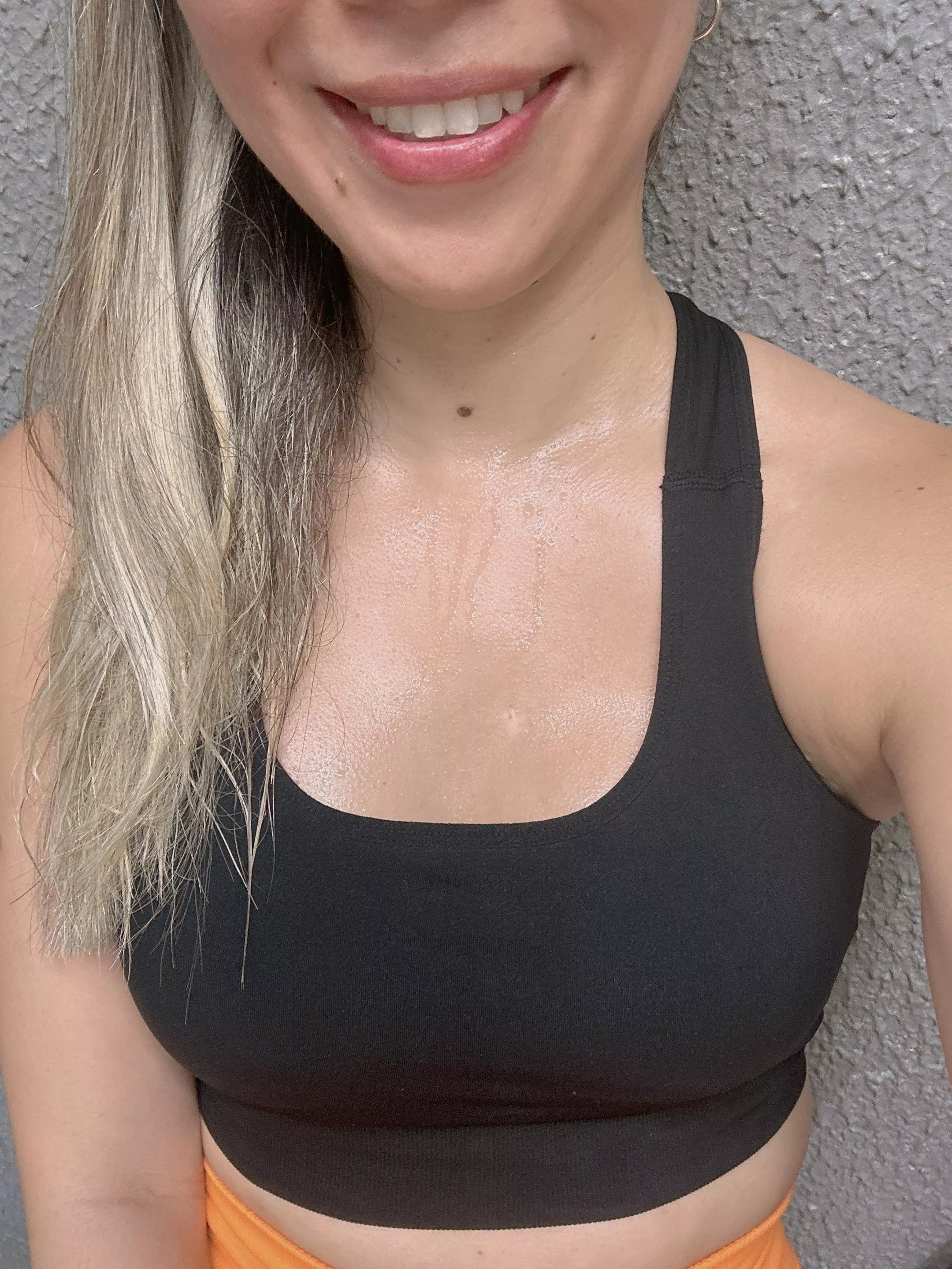 My hair is also wet  posted by sunsunny23