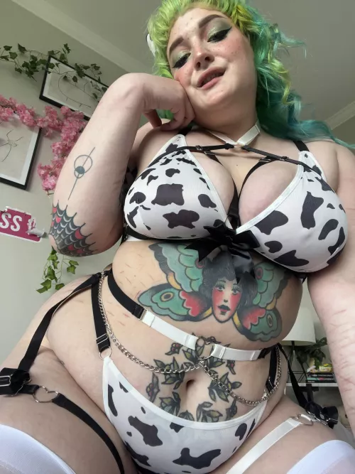 Ready for milking by violetbabyxx00