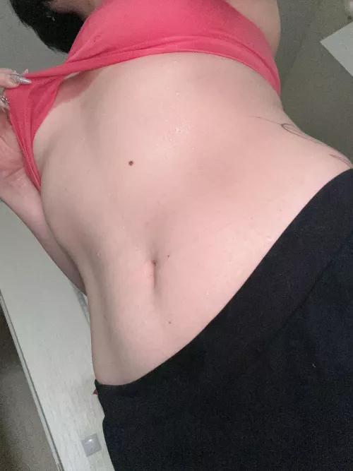 sweaty tits under top by HorizenGirly