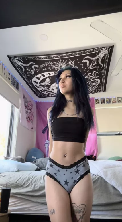 Too many fake goth girls here :( F18  posted by 6teasrrr
