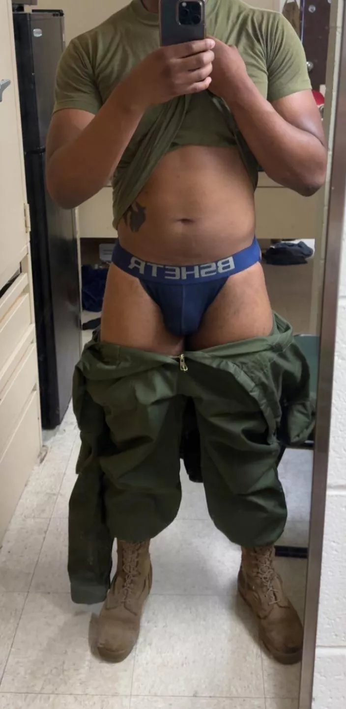 [19] do yall like the jock? posted by Hopeful_Chemistry164