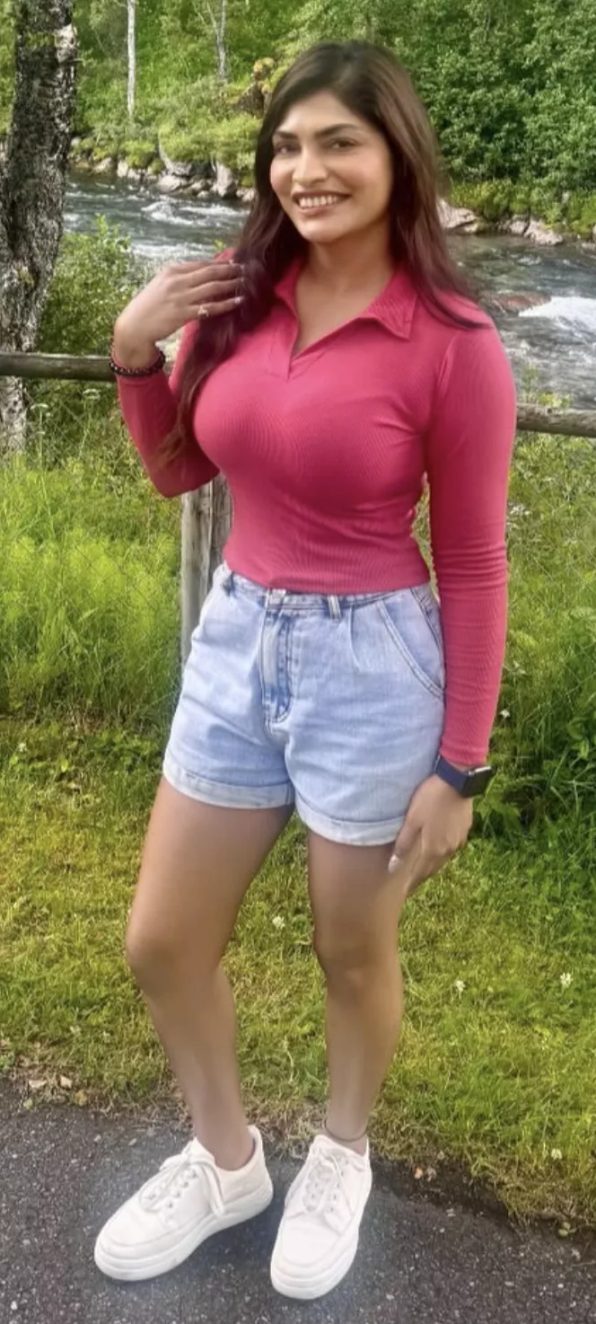 Gave that top a proper stretching posted by couchpotato_juli