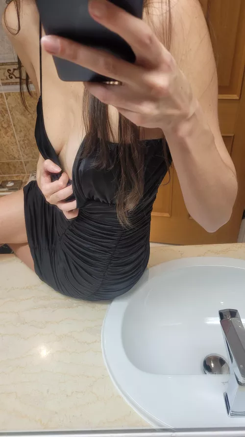 Waiting for my boss during the lunch break by sexy_brunette__