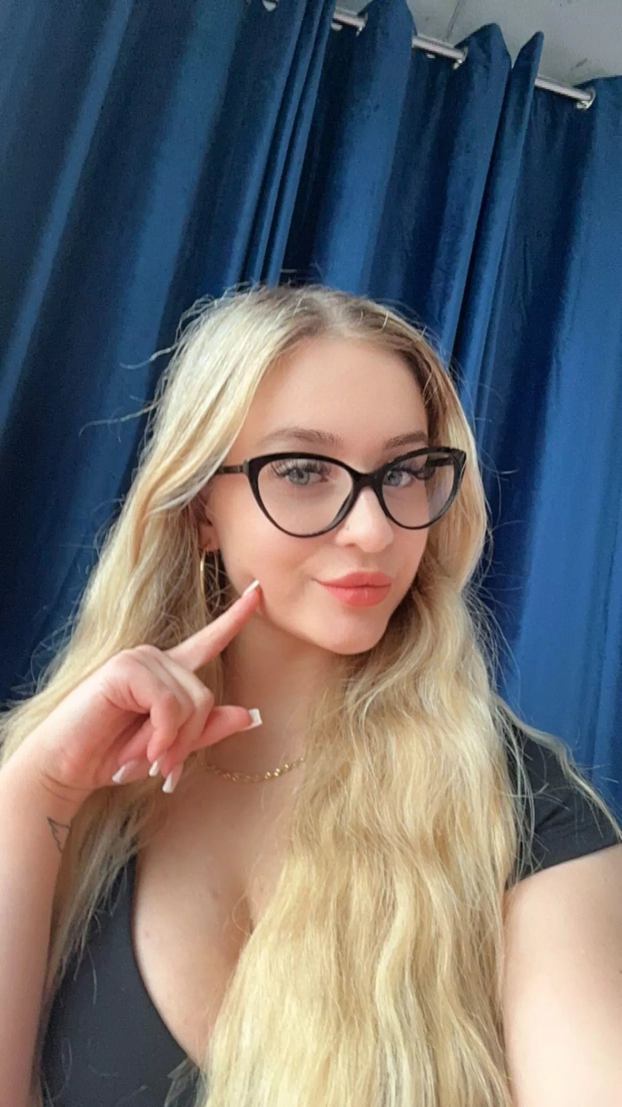 would you date me ? posted by envyluna_