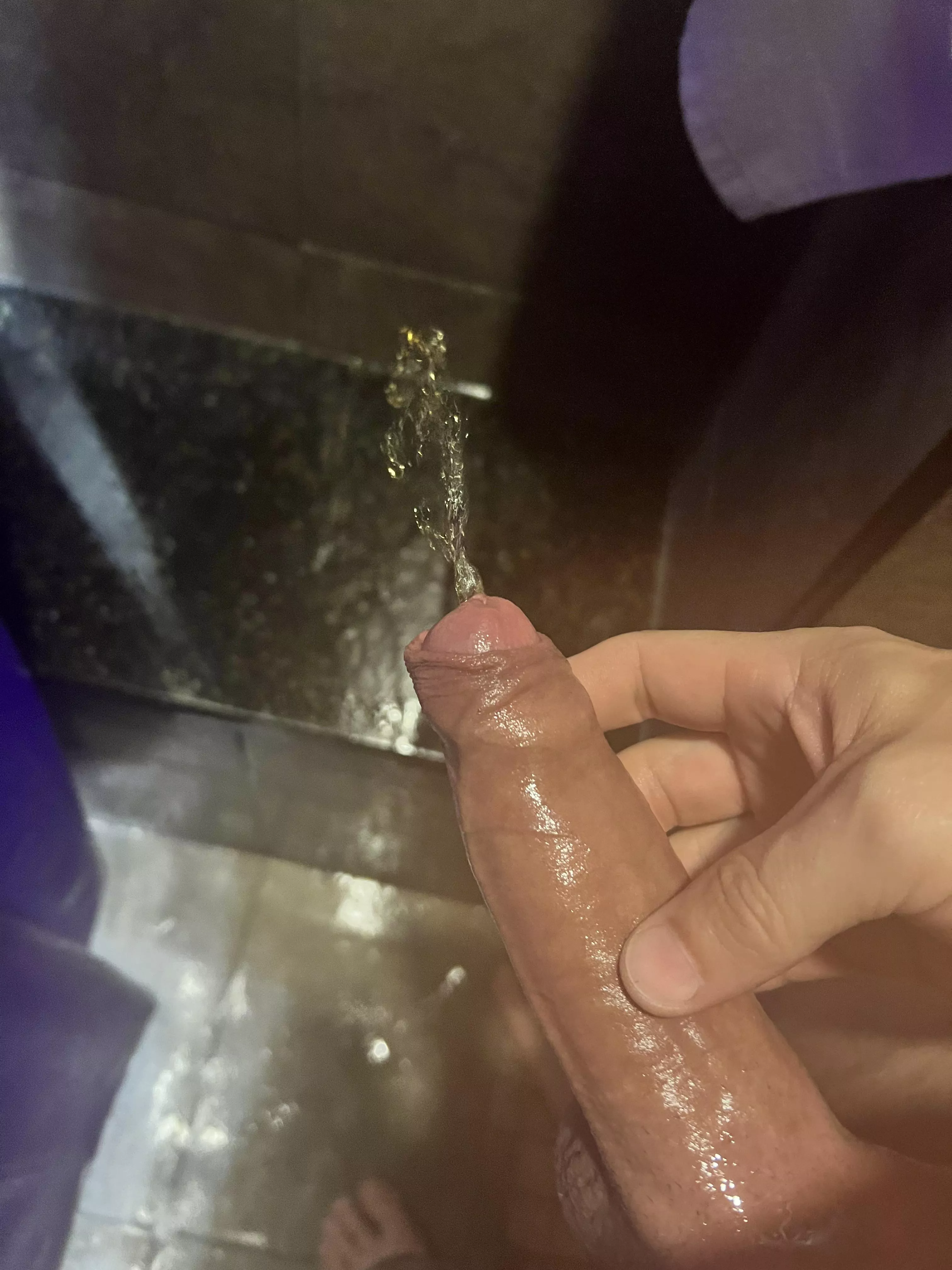 (40m) gym shower piss posted by Deem0284