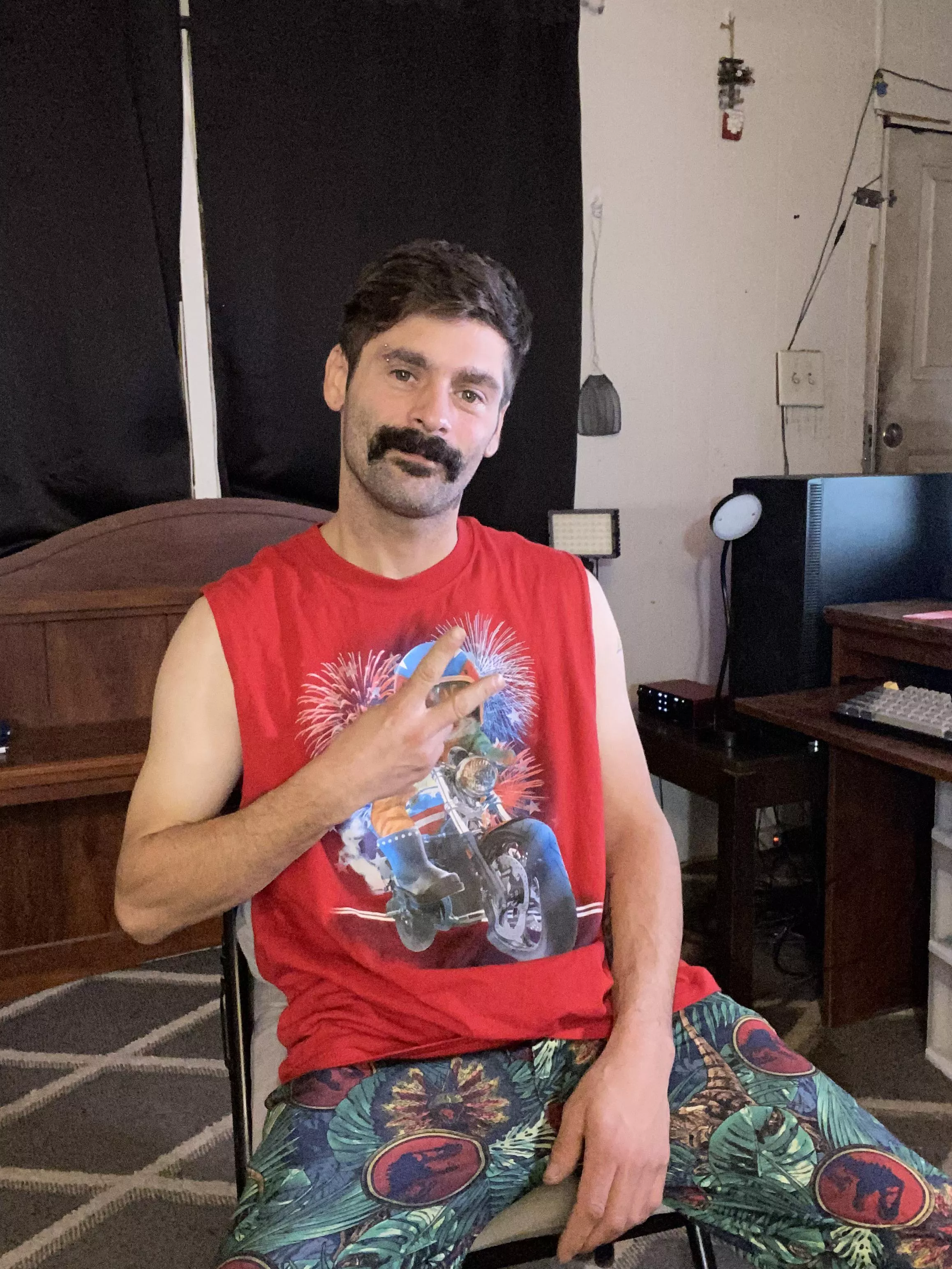 Come hang out and chat!! posted by Just_Showin_Off