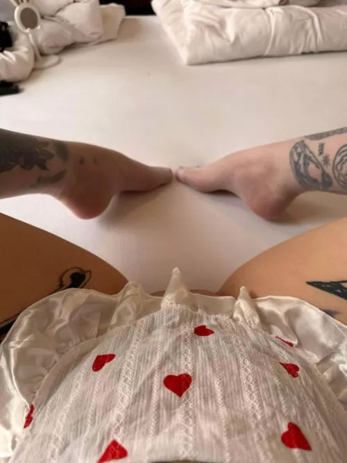 Everywhere I go, I have to show! by crassfeather