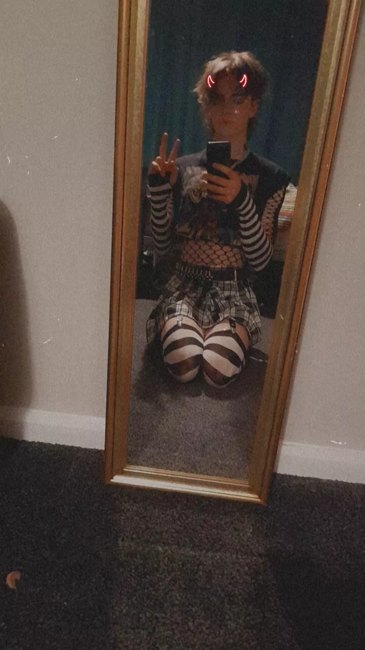 Fav outfit rn :3 posted by Zr0to