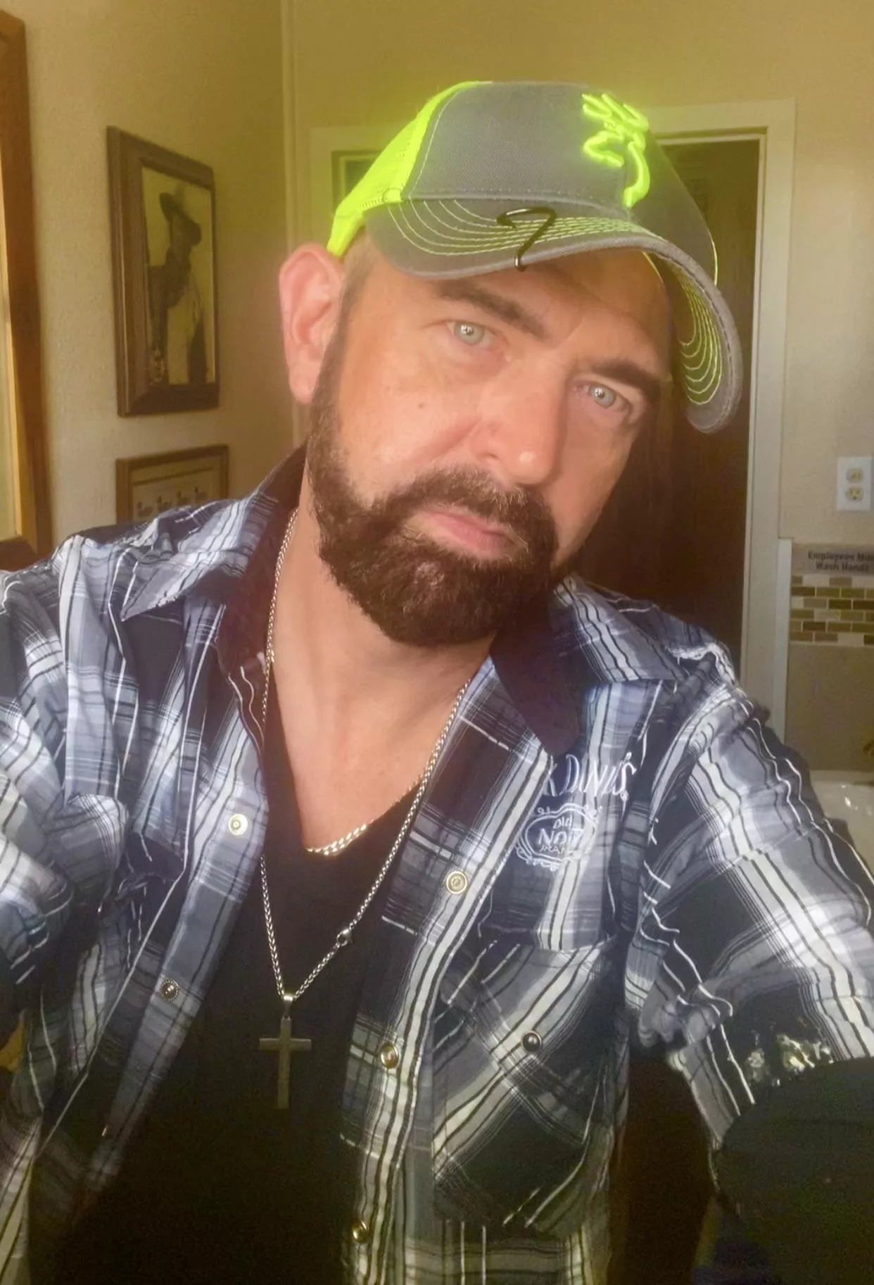 Howdy posted by Countryboytx76