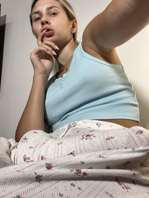 I'm this close to loosing my patience. Are you going to unpack you new present? by SugarLotty