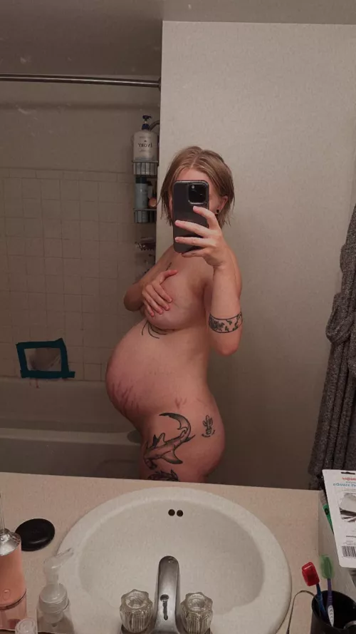 Ready to pop by Monique_dancing