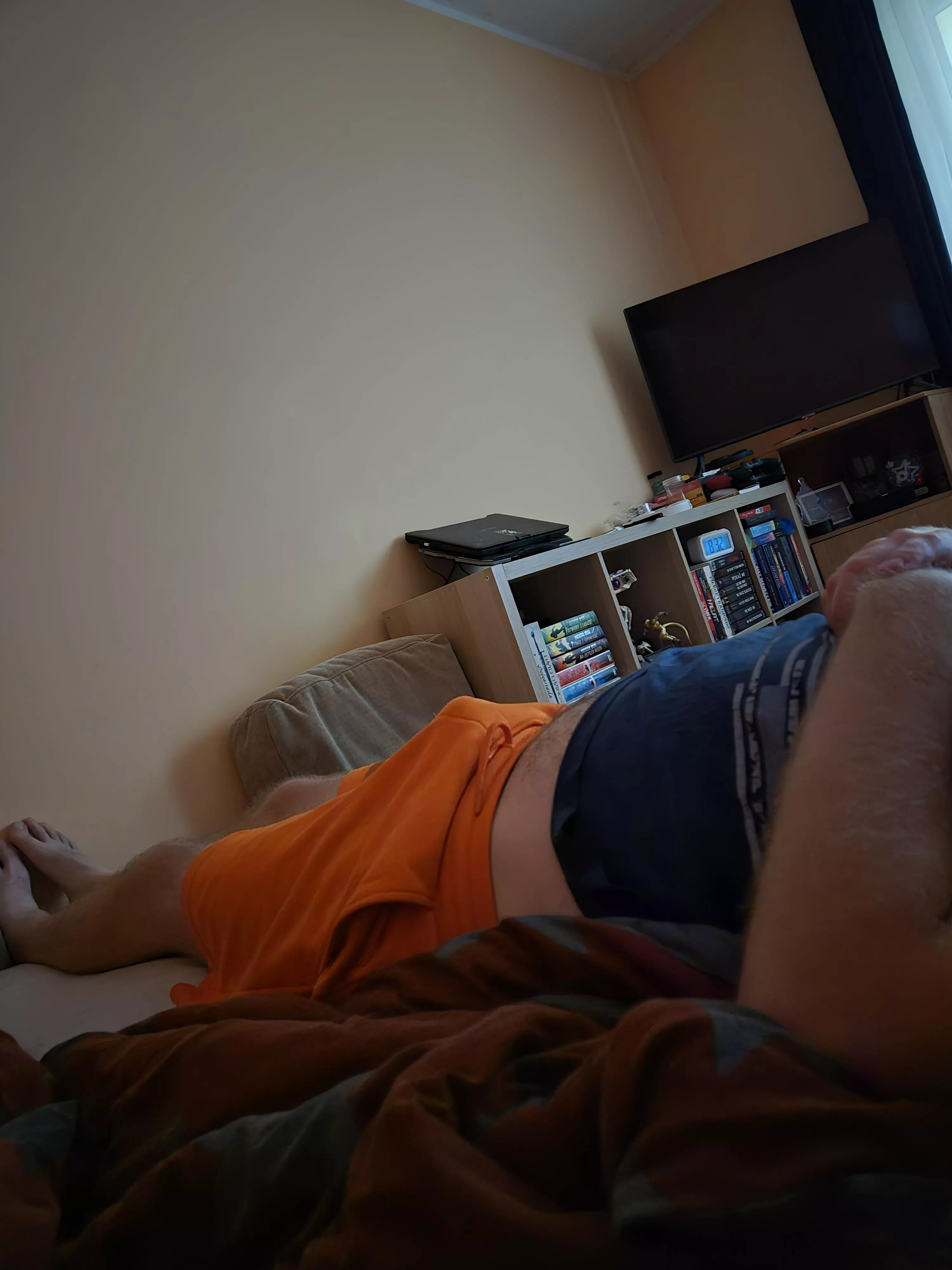 Sleeping friends bulge (25) posted by WaveThick6282