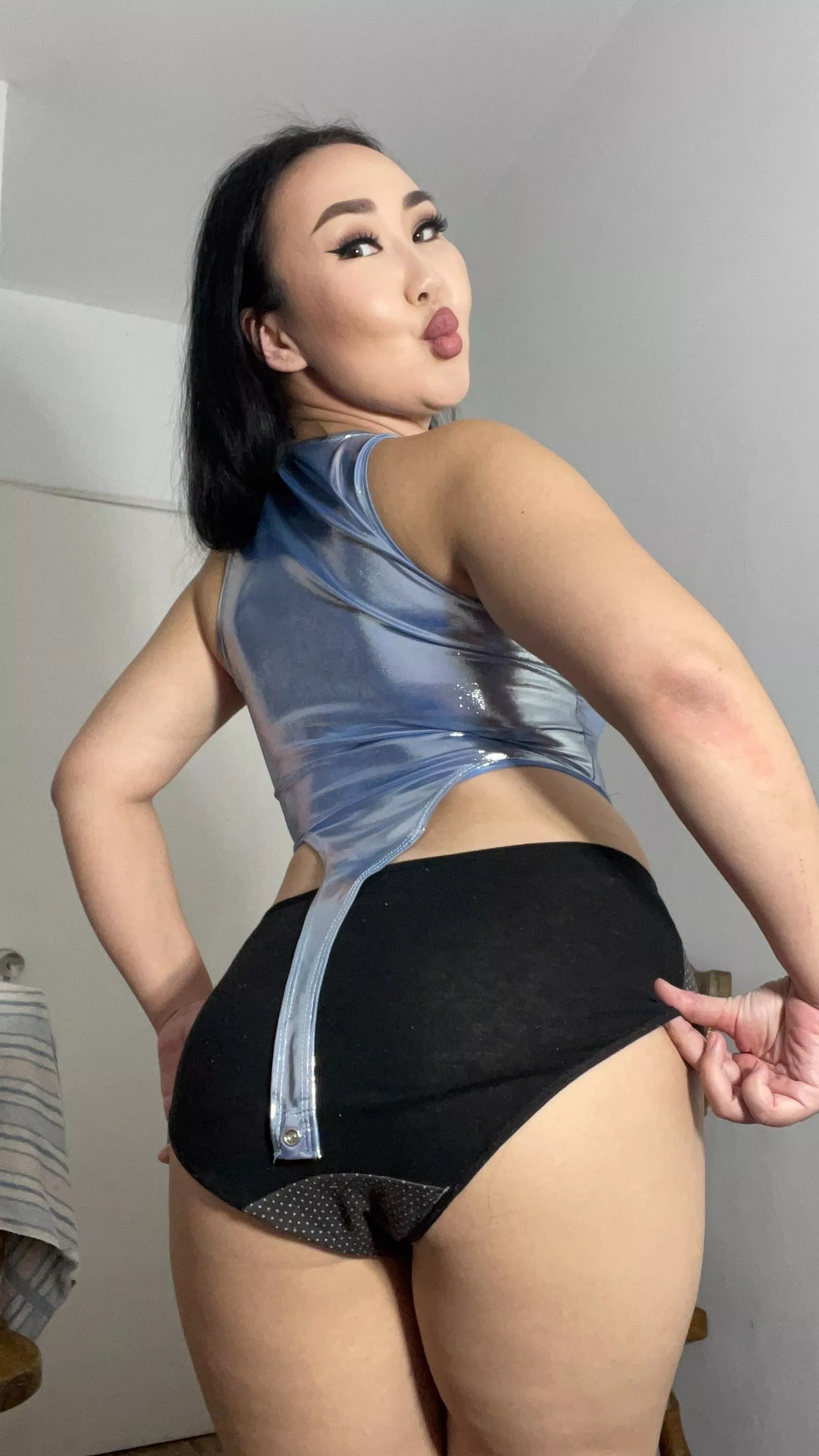 They are hugging my ass perfectly posted by Visible_Cold7473