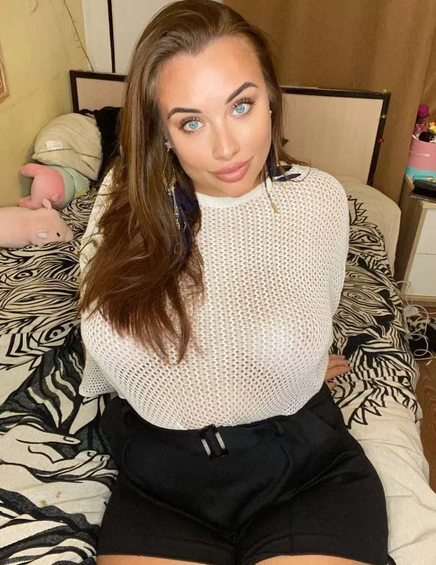 Would I be a distracting neighbor? posted by blossoms_booty