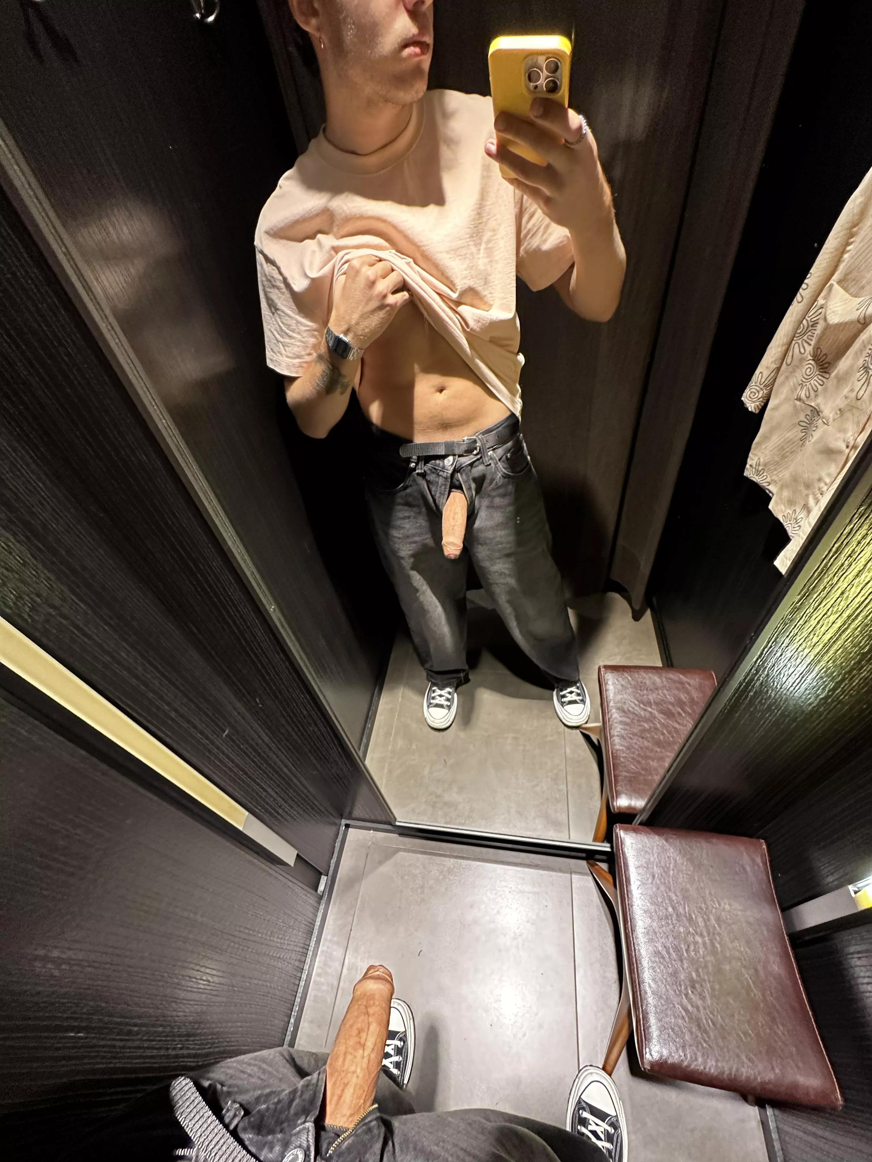 would u unload my balls in locker room posted by Frozzy0_0