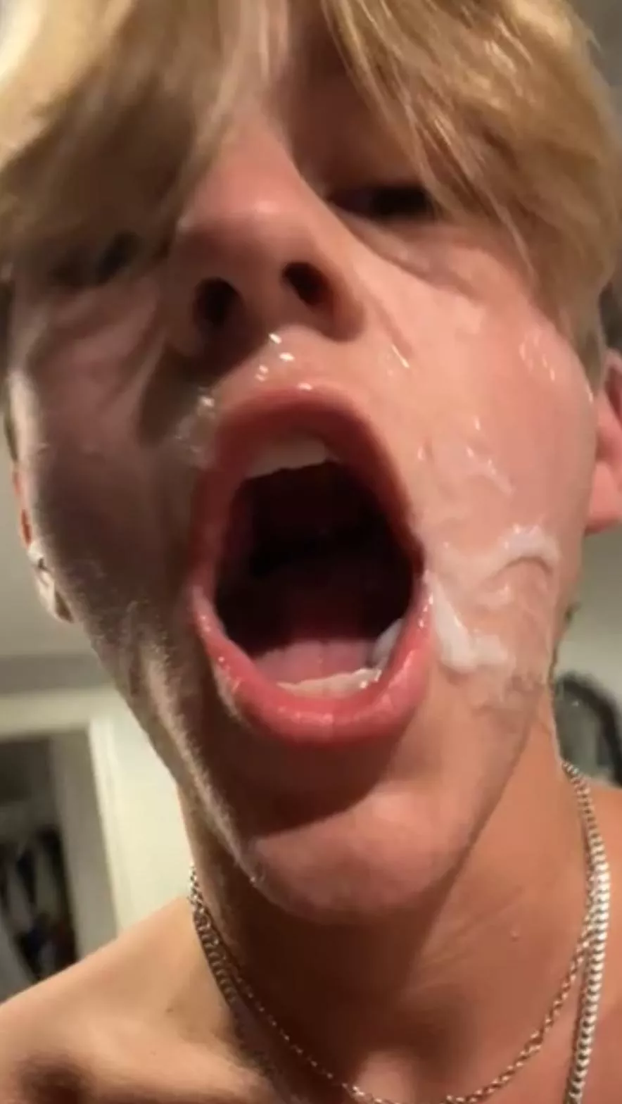 25 year old trynna make a hot group chat. Snap me at GayStudDick with face pic. Don’t be a boring person. posted by GayMonsterCock