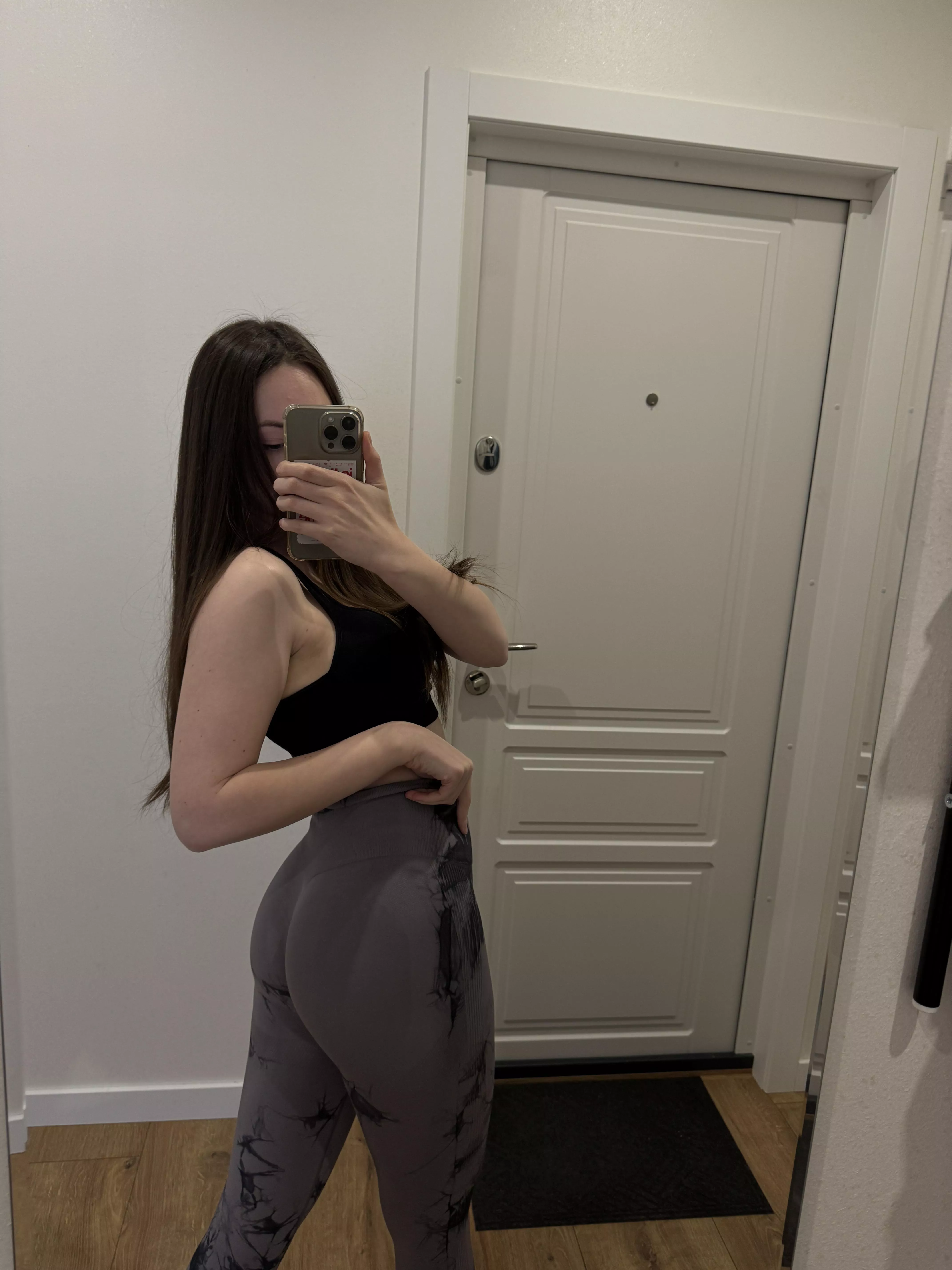 A juicy ass always looks 2 times more attractive in leggings posted by LovelyYourFoxxy