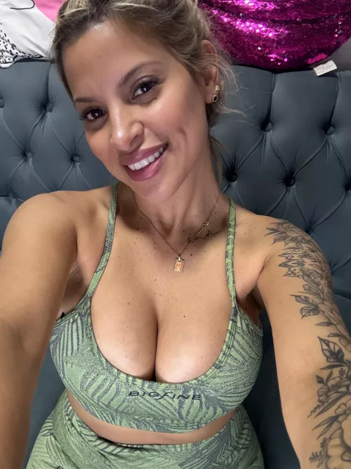 A sweaty workout at the gym is completed perfectly by Kisses_Queen