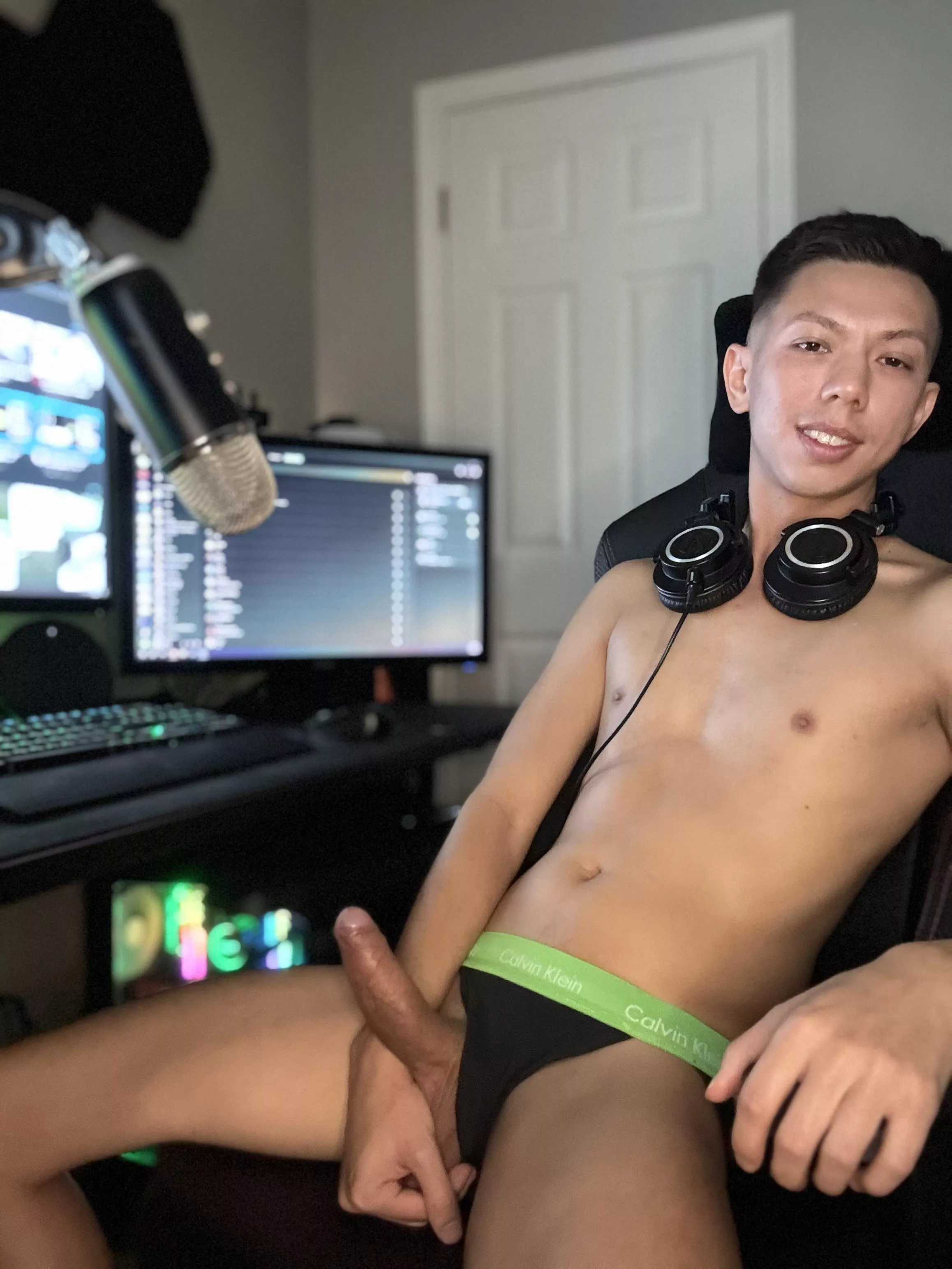 Anyone want to game with me? posted by Liamrochester502