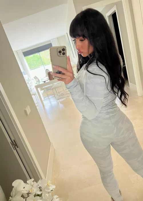 Doing everything to make you crave me. by cubrios