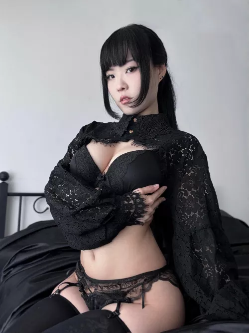 Drop a Y if you’re into big tiddy Japanese girls <3  by dystorra