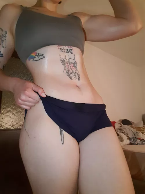 Everyone wants a muscle mommy until she is actually oiled up and wants to peg them  by bigbrattybabe